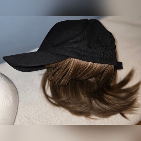 Baseball cap w extensions - Picture 5 of 7